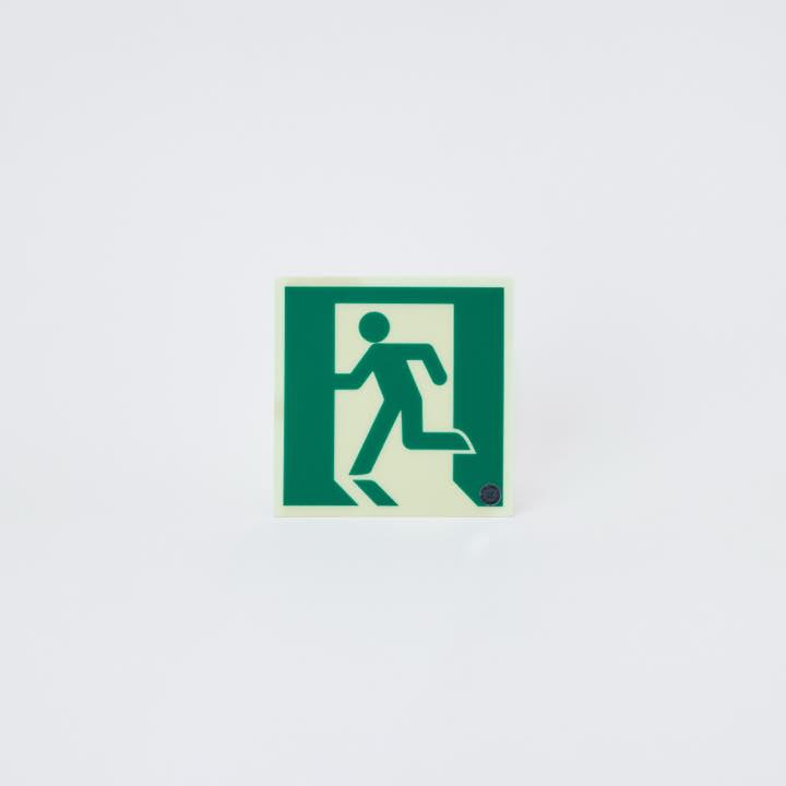 高輝度蓄光式誘導標識 避難矢無PSN805
