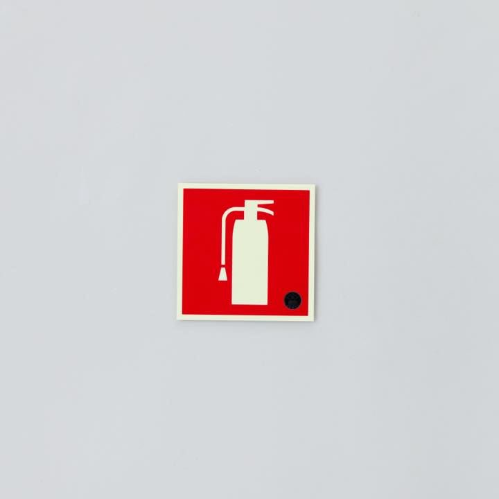 図記号入り消火器蓄光標識 推-32 - THE PROSUS SHOP